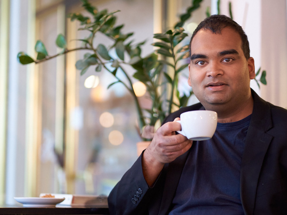 Azem Somer drinkt graag een kopje koffie met u.